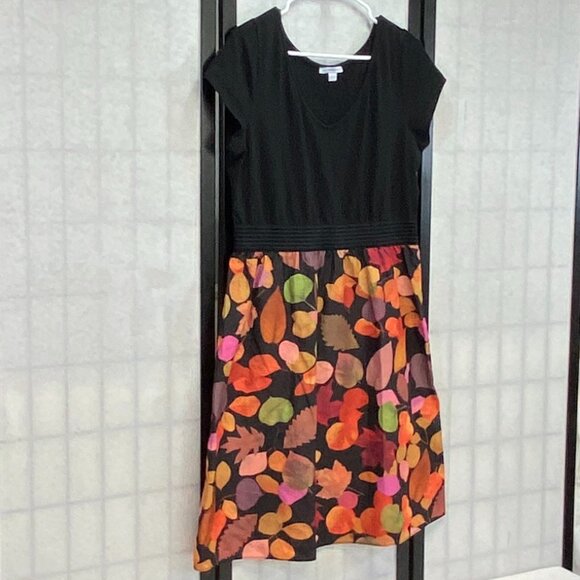 Isaac Mizrahi Leaf Print V Neck Cap Sleeve Elastic Waist Midi Dress Black Orange - Picture 3 of 13